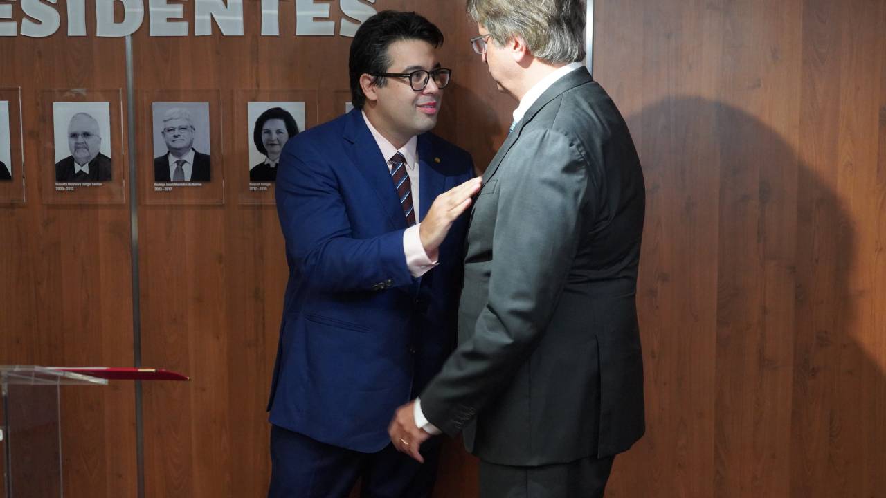 O procurador do Distrito Federal Edvaldo Nilo de Almeida tomou posse no cargo de conselheiro do Conselho Nacional do Ministério Público, ao lado do procurador-geral da República, Paulo Gonet