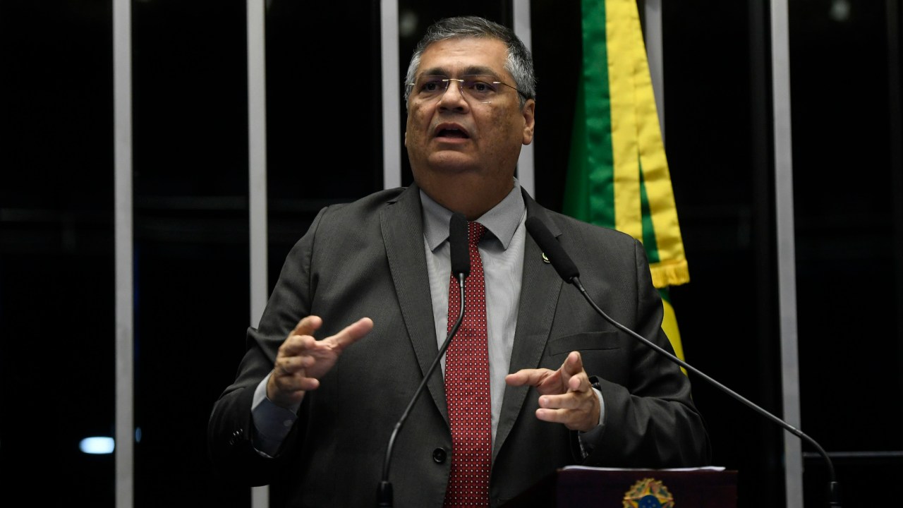 Flávio Dino discursa na tribuna do Senado: defesa do STF e apresentação de projetos antes da posse no Supremo, em 22 de fevereiro