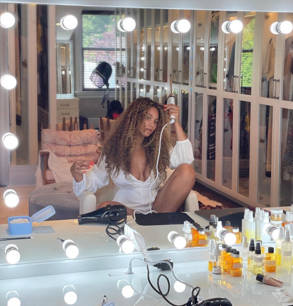 BEYONCÉ: inspiração no salão da mãe para marca de haircare