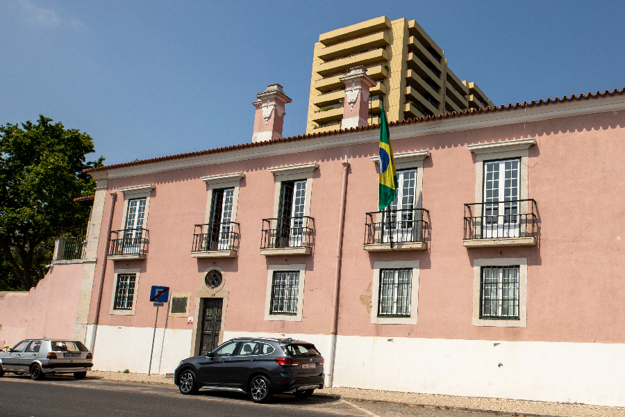 Vista do prédio da Embaixada do Brasil em Lisboa, Portugal