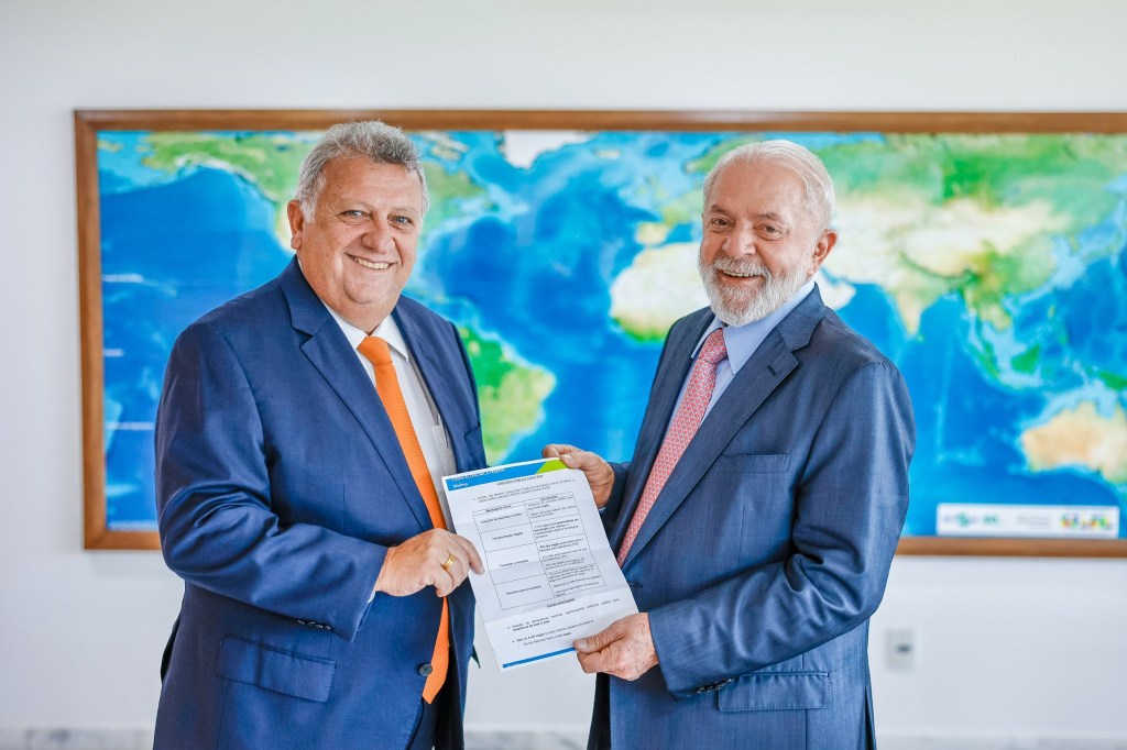 Brasília (DF), 01/02/2024, O novo ministro da Justiça e Segurança Pública, Ricardo Lewandowski, recebe o cargo do antecessor na pasta, Flávio Dino, em cerimônia no Salão Negro do ministério. Foto: Rafa Neddermeyer/Agência Brasil