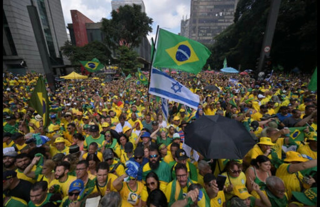 Manifestantes pró-Bolsonaro se reúnem na Avenida Paulista, em SP, e levam bandeira de Israel. 25/02/2024 -