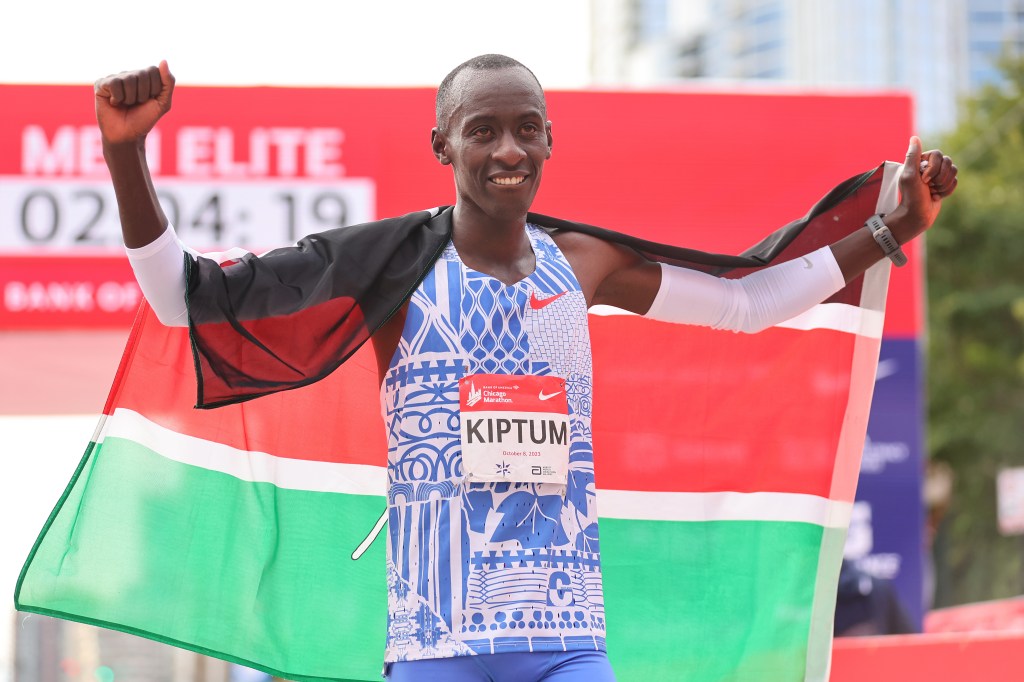 Kelvin Kiptum após quebrar recorde mundial na Maratona de Chicago, nos Estados Unidos. 08/10/2023