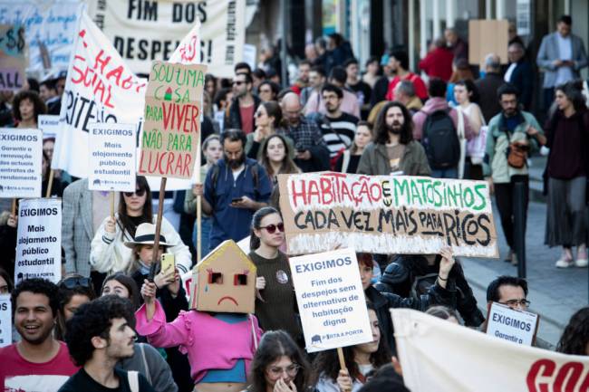 Thousands of people are coming together to demonstrate for the right to fair and affordable housing and the end of real estate speculation in Porto, Portugal, on January 27, 2024. The protest is beginning in Praca da Batalha and ending in front of the City Hall of Porto, also contesting the policies taken by the municipality of Porto in relation to housing. The Door to Door and Homes to Live protests are taking place in several cities from North to South of the country. (Photo by Rita Franca/NurPhoto via Getty Images)