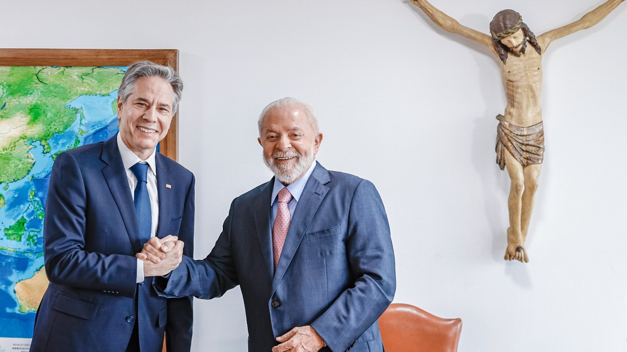 O secretário de Estado dos EUA, Antony Blinken (esq.), reúne-se com o presidente Luiz Inácio Lula da Silva (PT) em Brasília. 21/02/2024 -