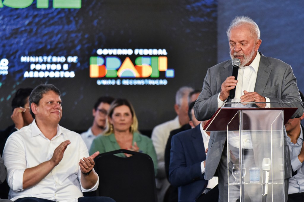 SAIA JUSTA - Com Lula no lançamento do túnel Santos-Guarujá: alvo de ironias e piadas do presidente