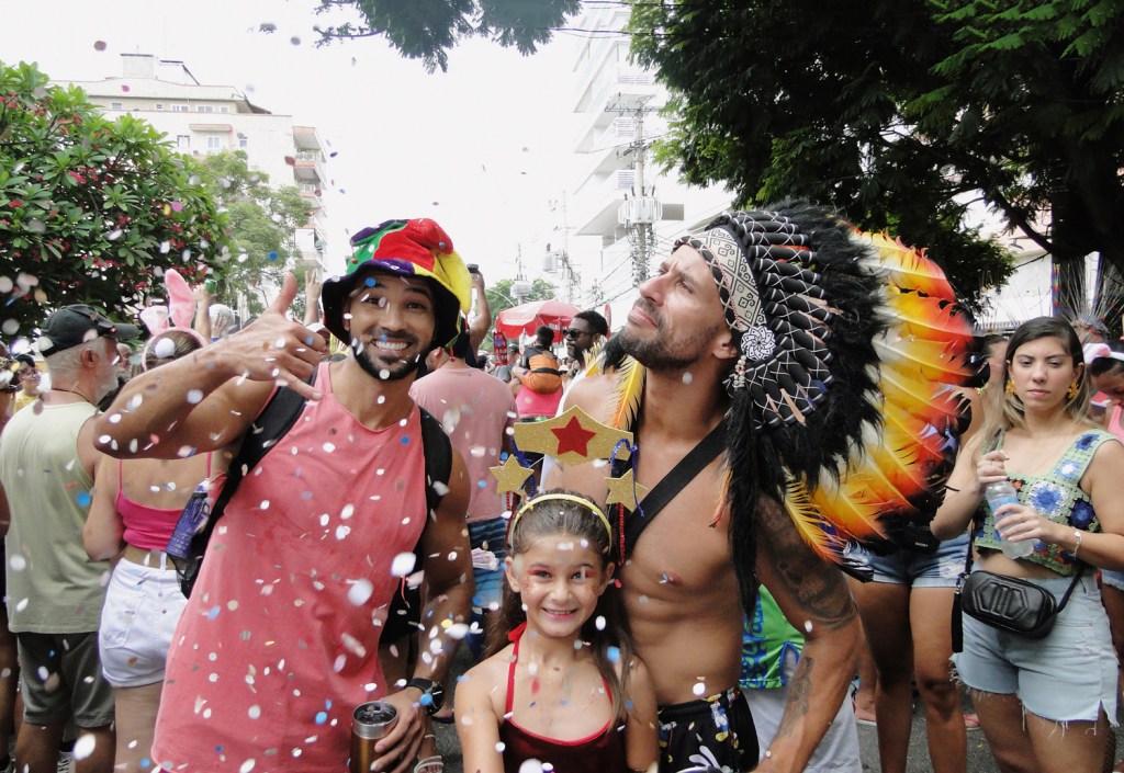 NA MIRA - Cerceamento no samba: fantasia de indígena não pode mais