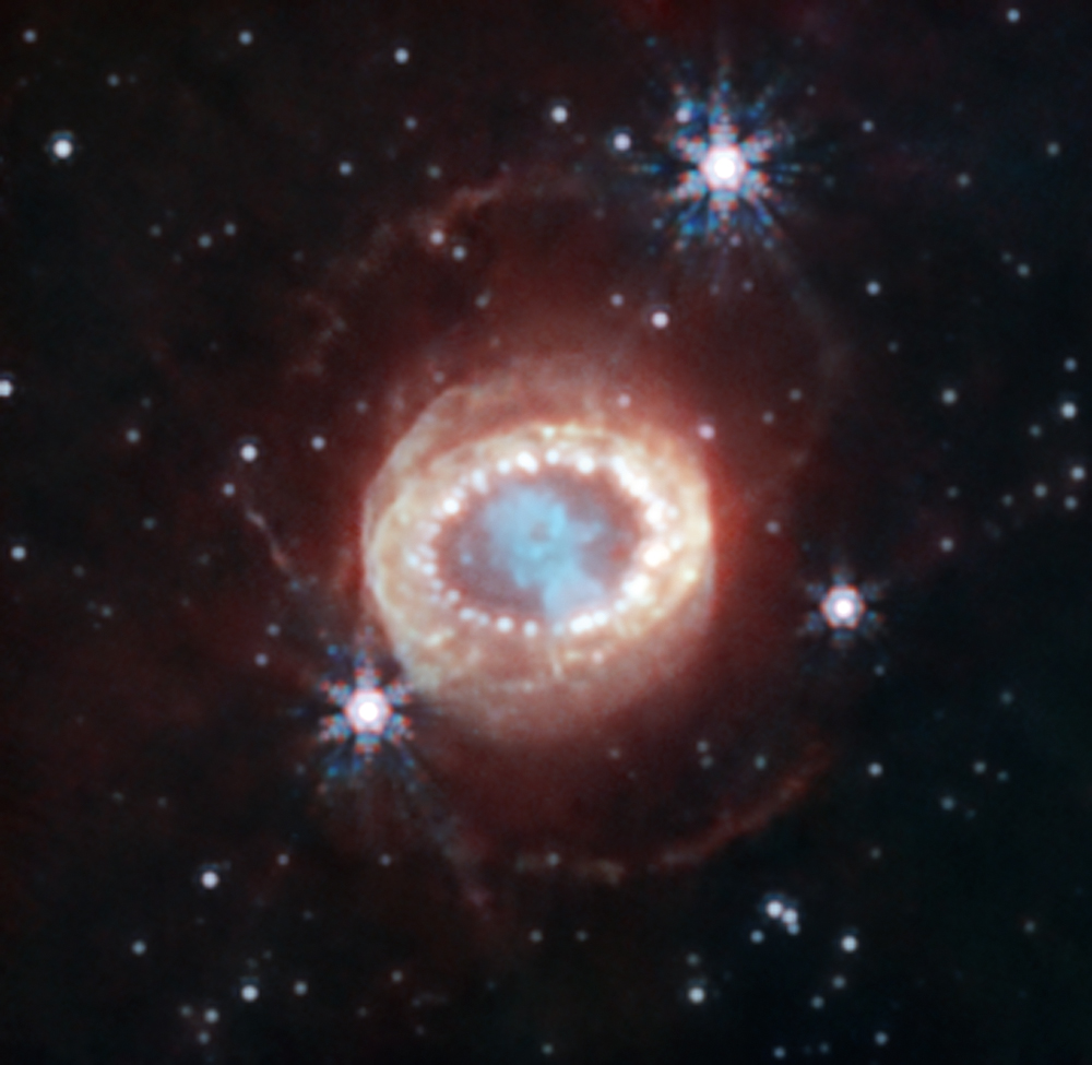 EXPLOSÃO - Supernova SN 1987A: ponto de referência estelar afeito a pesquisa