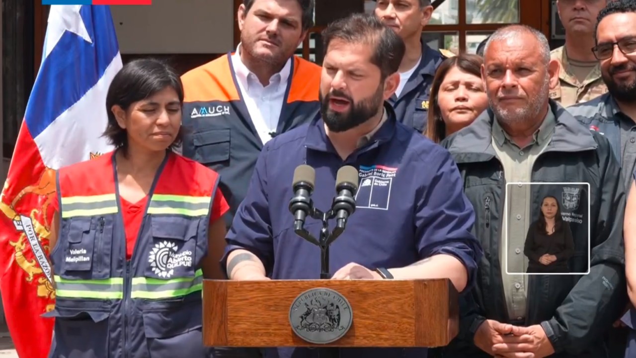 Gabriel Boric, presidente do Chile, atualiza o número de mortos em incêndios florestais