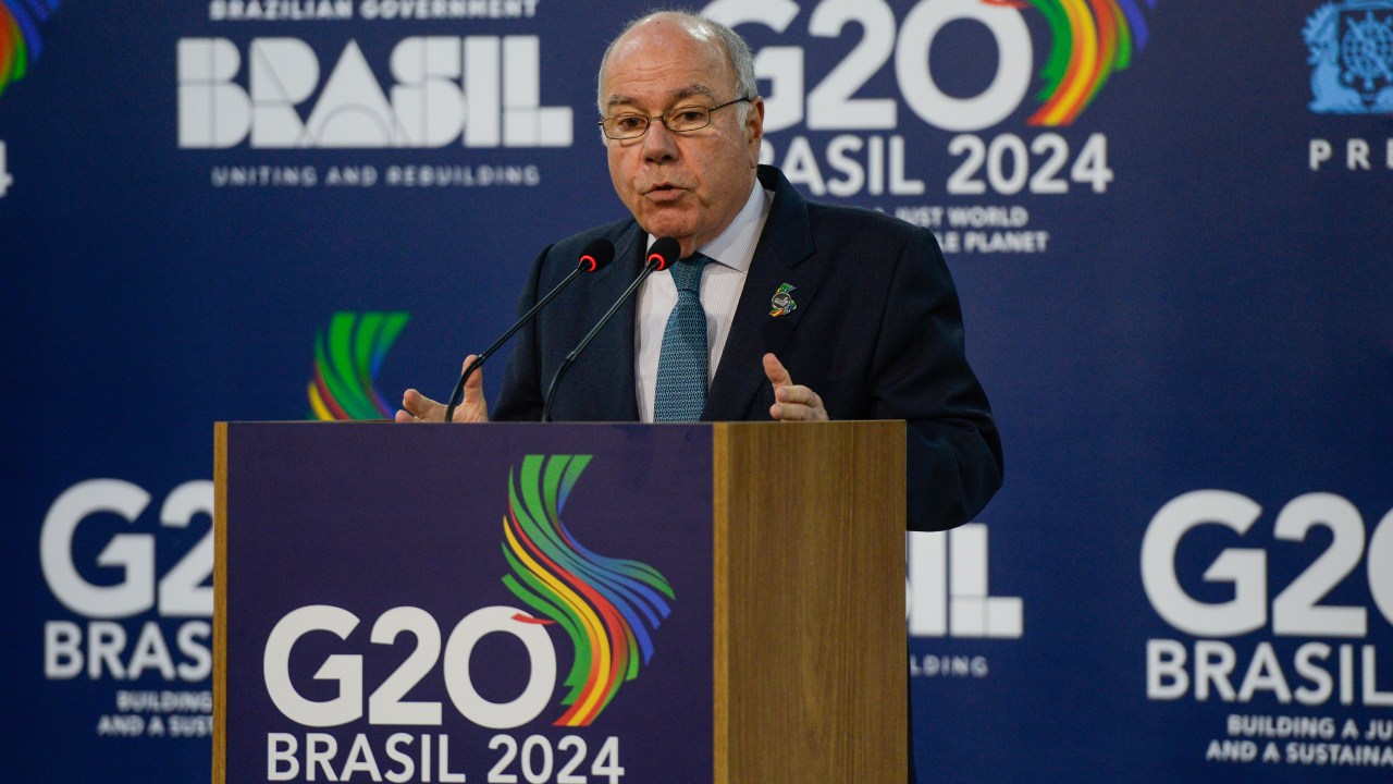 O ministro das Relações Exteriores, Mauro Vieira, fala após reunião de chanceleres do G20, no Rio de Janeiro