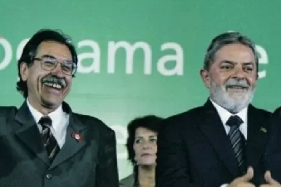 O ex-prefeito de Guarulhos, Elói Pietá (sem partido), e o presidente Luiz Inácio Lula da Silva (PT) durante o primeiro mandato presidencial do petista