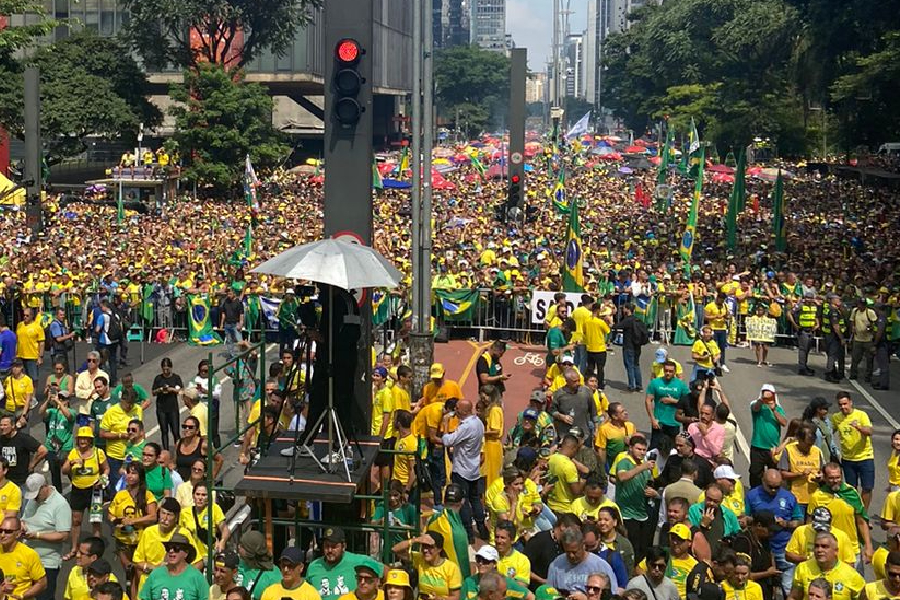Manifestantes se reúnem na Avenida Paulista para ato em defesa do ex-presidente Jair Bolsonaro (PL) neste domingo, 25