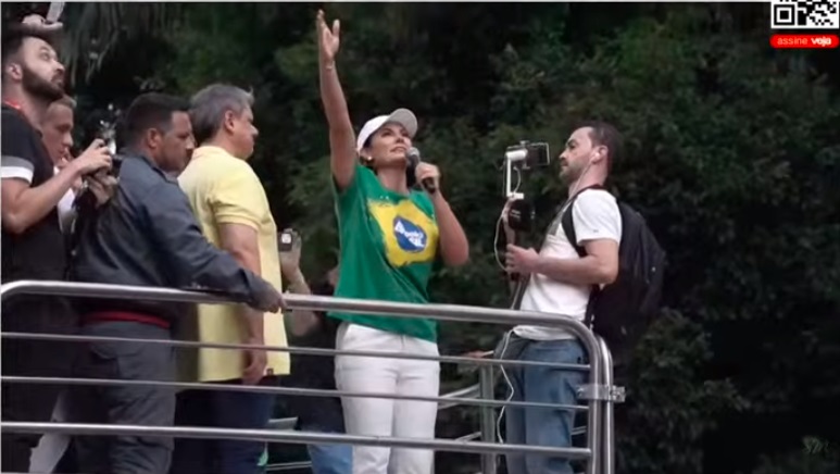 Michelle Bolsonaro discursa na Avenida Paulista