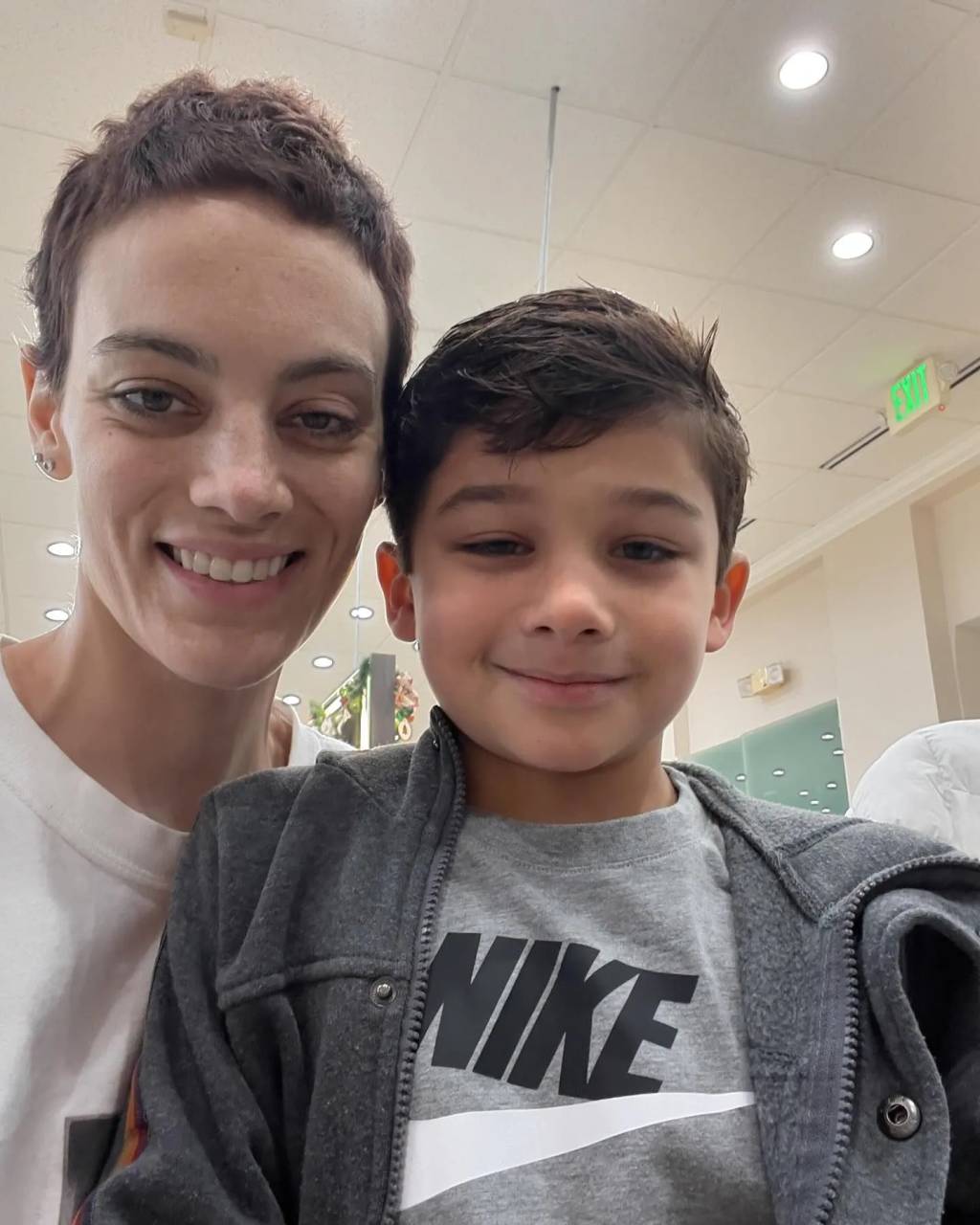 one-moment Cat Janice e o filho de 7 anos -
