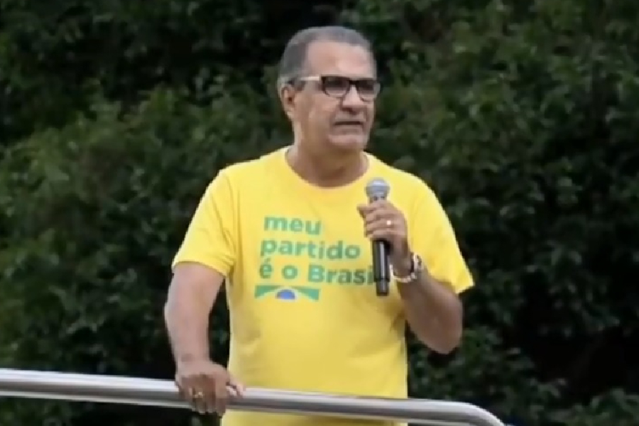 O pastor Silas Malafaia discursa em trio elétrico durante manifestação de apoio ao ex-presidente Jair Bolsonaro (PL) na Avenida Paulista, em São Paulo