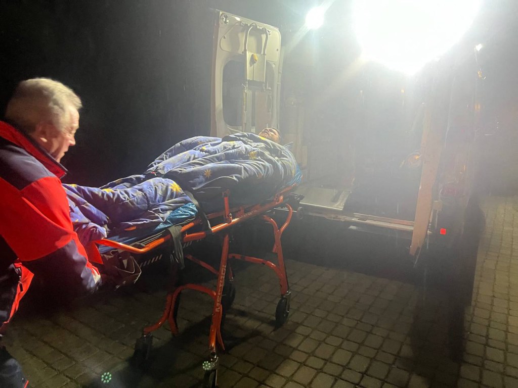 In this handout picture taken by Ivan Zhdanov and posted on the official X account (formerly known as Twitter) @teamnavalny on March 13, 2024 shows Leonid Volkov, a close ally of late Russian opposition leader Alexei Navalny, being loaded into an ambulance after he was attacked outside his home in Vilnius. (Photo by Courtesy of X user @teamnavalny / AFP) / RESTRICTED TO EDITORIAL USE - MANDATORY CREDIT "AFP PHOTO / Courtesy of X user @teamnavalny" - NO MARKETING NO ADVERTISING CAMPAIGNS - DISTRIBUTED AS A SERVICE TO CLIENTS