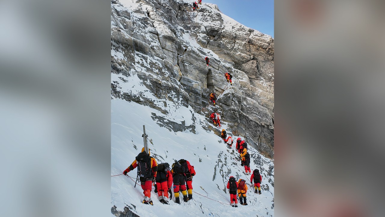 TRÂNSITO NA NEVE - Aumento no número de alpinistas: olhar para segurança e sustentabilidade resulta em novas normas