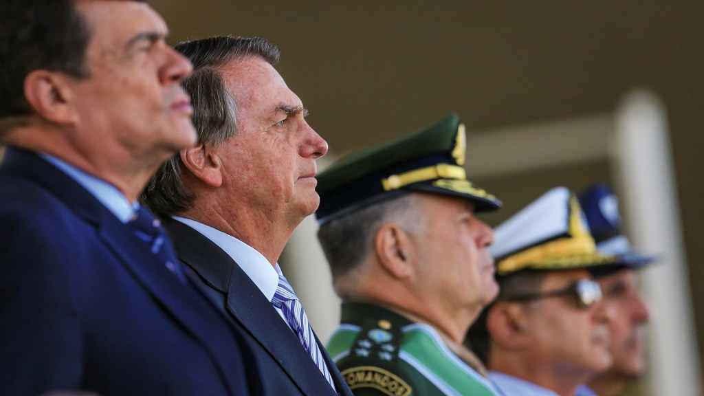 CONSPIRATA - Jair Bolsonaro e os ex-chefes militares: trama desvendada