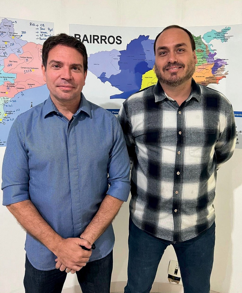 ALIANÇA - Alexandre Ramagem e Carlos Bolsonaro: apoio à prefeitura do Rio