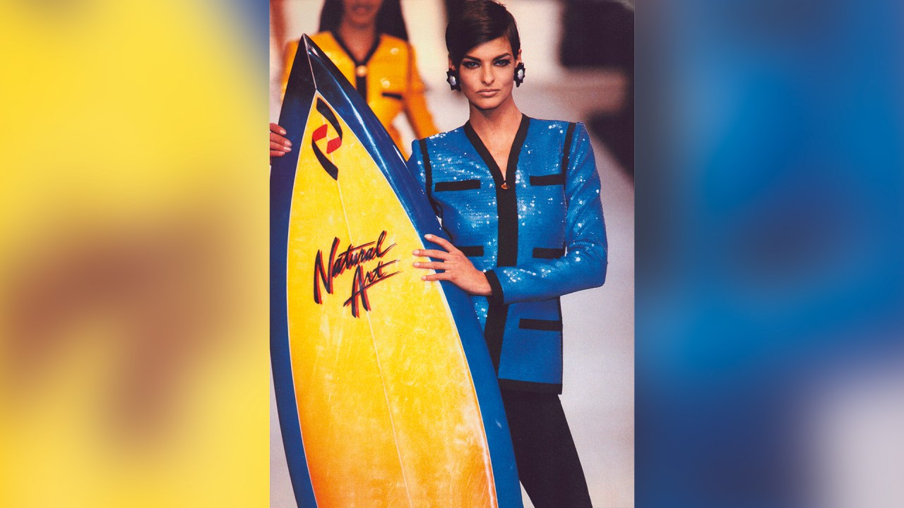 DIRETO DO MAR - Evangelista em desfile da Chanel: estilo surfista