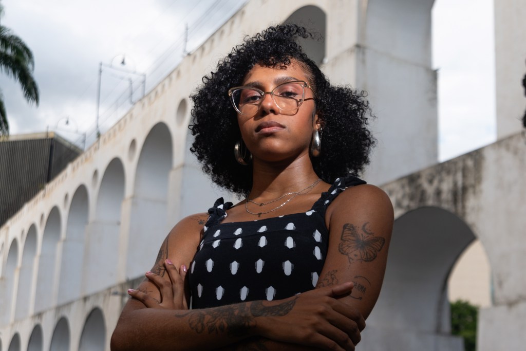 ABAIXO O MACHISMO - “Não quero me casar de jeito nenhum”, afirma a estudante de relações públicas carioca Thaís Monteiro, 23 anos, que debate as questões feministas nas redes. “O casamento reproduz a misoginia”, diz.