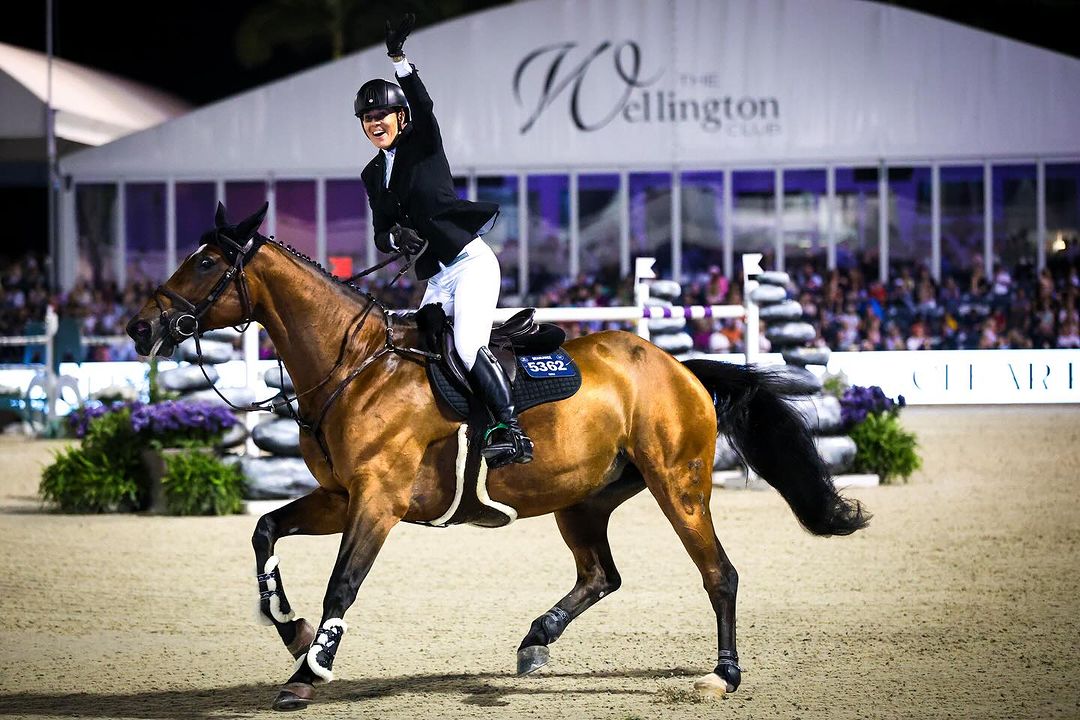 A advogada Luciana Lóssio e a égua Lady Lousie Jmen: campeãs de grand prix de hipismo nos EUA