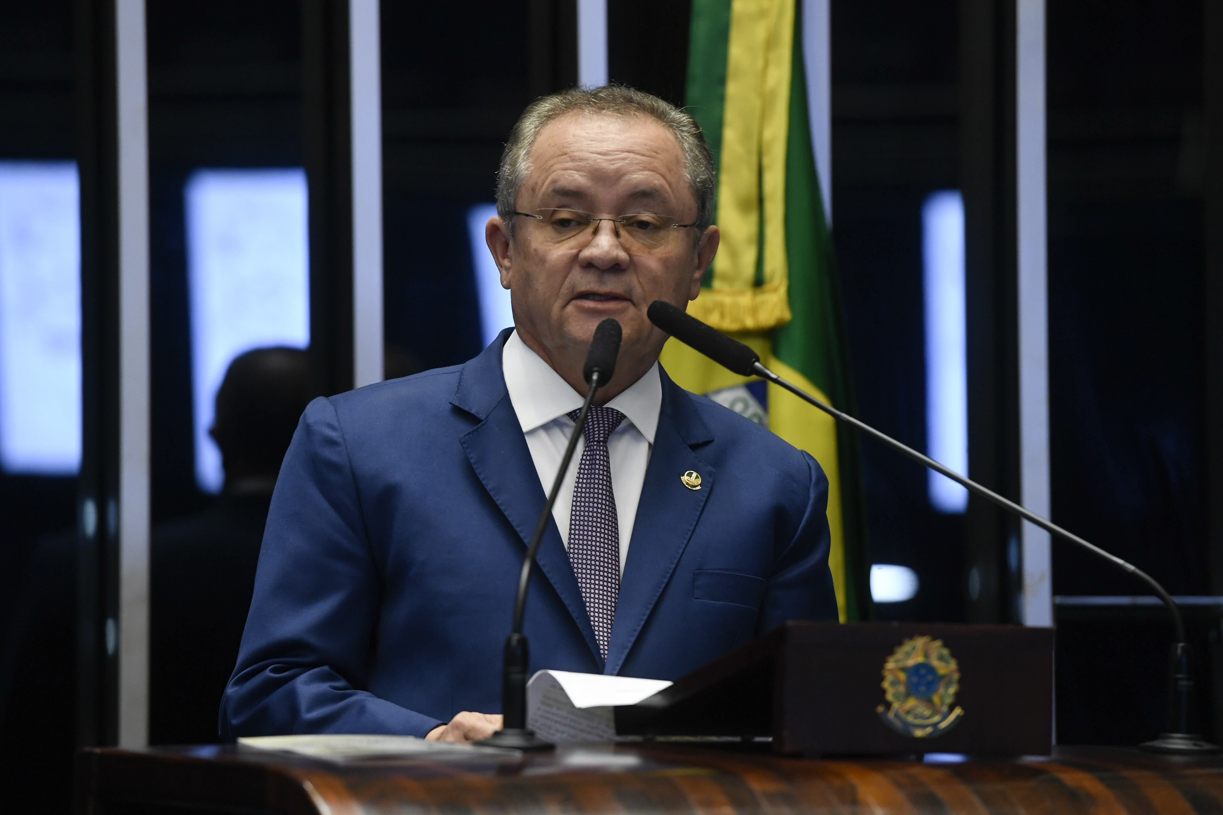 Senador quer avançar com projeto sobre redução de gastos em campanhas