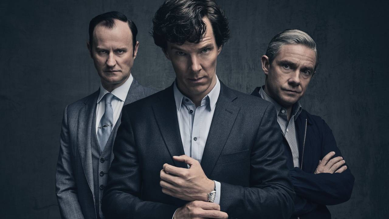 Mark Gatiss, Benedict Cumberbatch e Martin Freeman em 'Sherlock' -