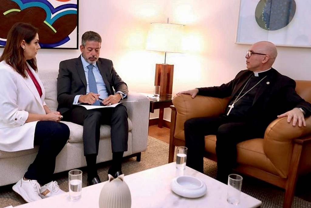 ARTHUR LIRA e CNBB e SIMONE MARQUETTO 2024 2 b pequena.jpg ABORTO - Lira e os representantes da CNBB: “Nota técnica felizmente foi revogada hoje, após o nosso encontro”