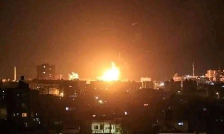 Depósitos de mísseis do Hezbollah, grupo libanês que é apoiado pelo Irã, perto do aeroporto internacional em Aleppo também teriam sido atingidos. -