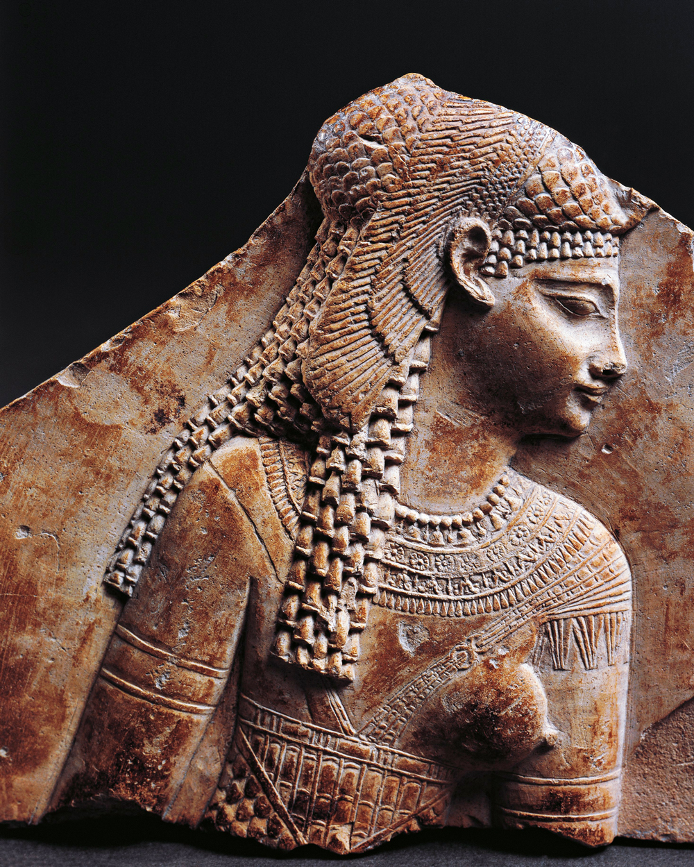 POR TRÁS DO MITO - Busto em relevo feito entre III e I a.C.: mulher que desafiou as ideias de submissão