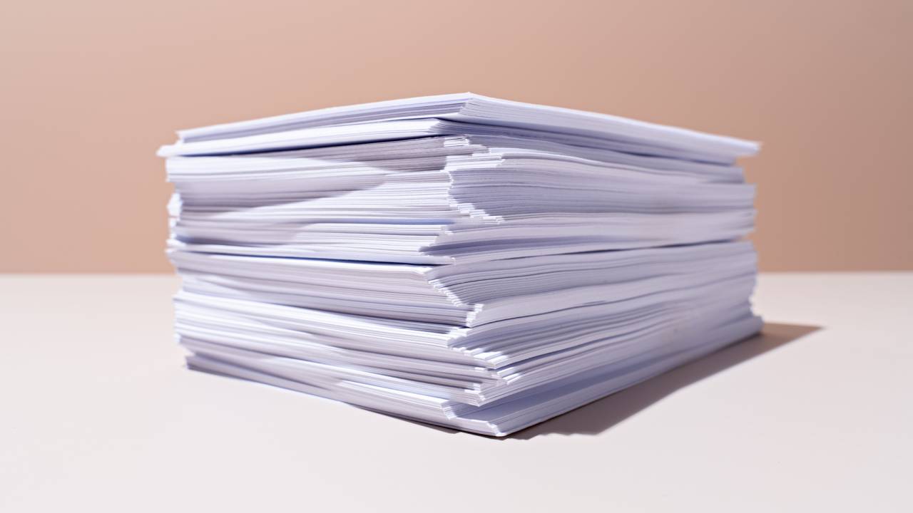 Pilha de folhas de papel sulfite