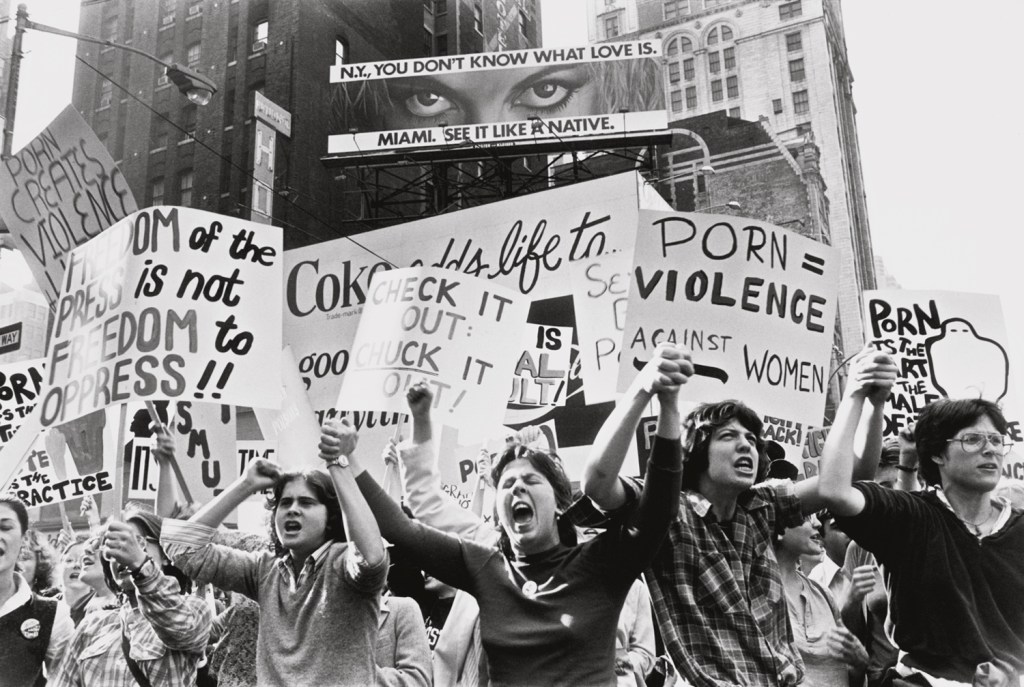 EM MARCHA - Protesto em Nova York, anos 1970: contra a exploração feminina