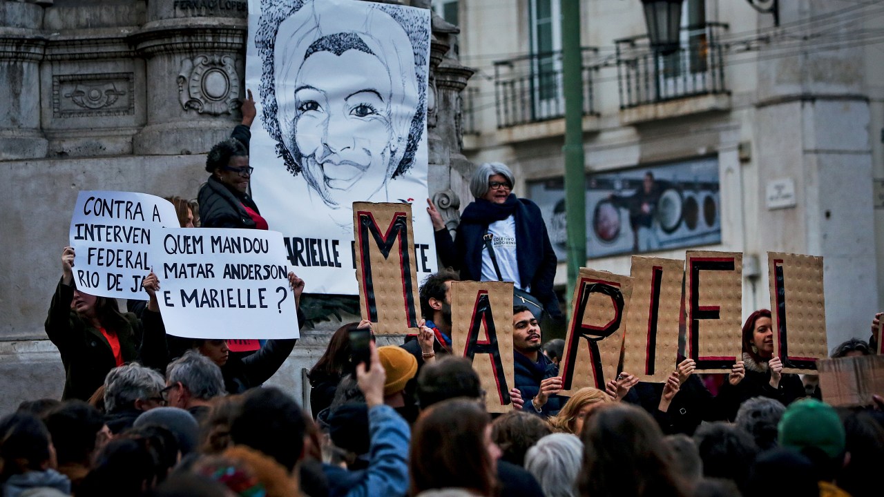 FIM DO MISTÉRIO - Manifestantes cobram autoridades: a resposta veio seis anos após a morte da vereadora