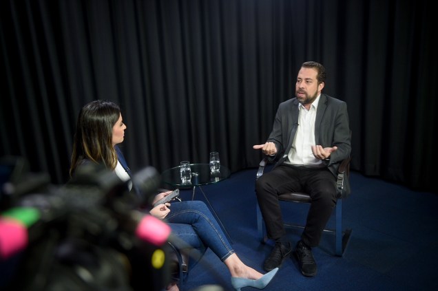 Entrevista com o deputado federal e pré-candidato à prefeitura de São Paulo, Guilherme Boulos, no programa "Amarelas On Air", de Veja