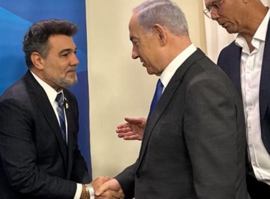 Deputado Marco Feliciano (PL), à esquerda, cumprimenta o primeiro-ministro de Israel, Benjamin Netanyahu. 21/03/2024 -