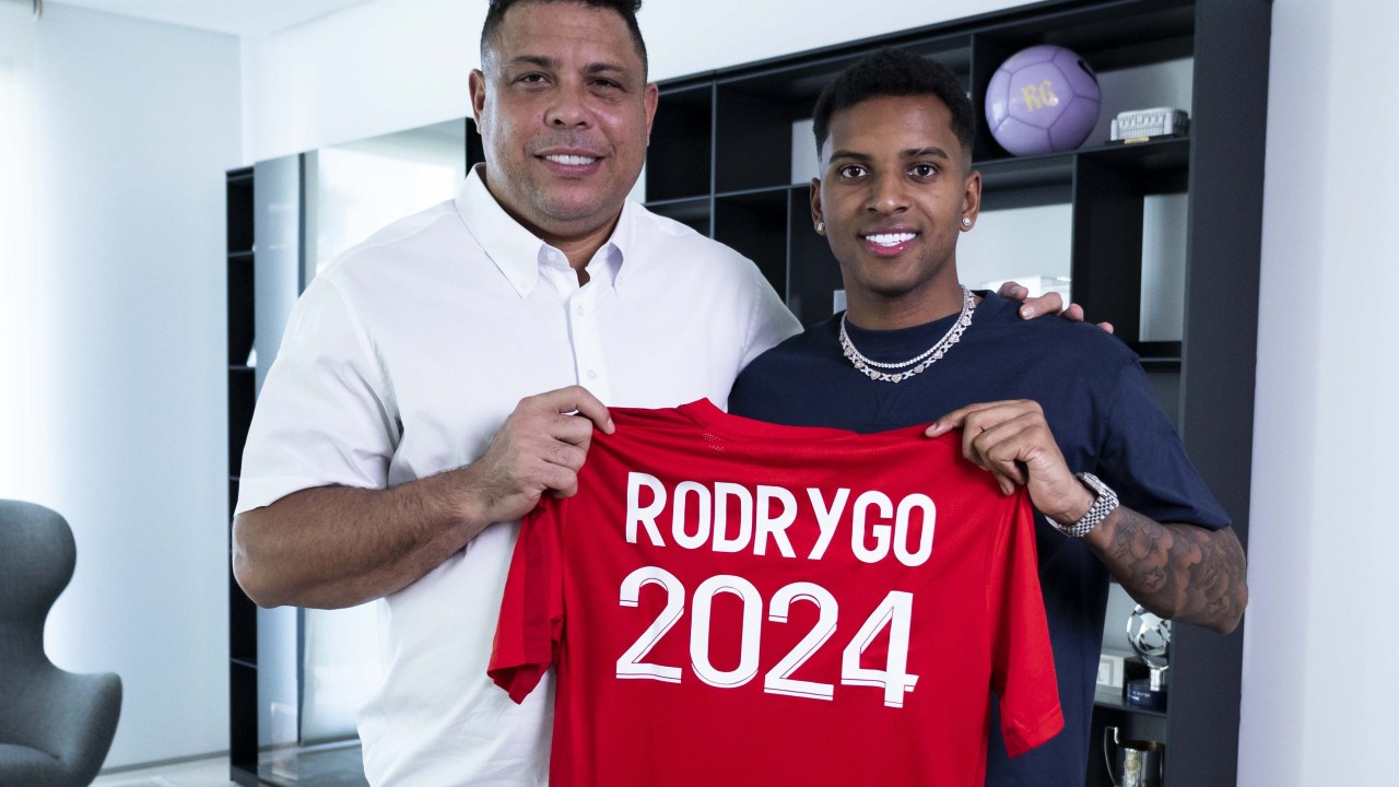 ACORDO - Ronaldo Nazário,o Fenômeno, assina contrato de gestão de imagem com Rodrygo Goes, do Real Madrid e da seleção brasileira -