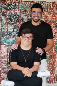 Augusto e seu curador o artista Celso Júnior Augusto e seu curador o artista Celso Júnior