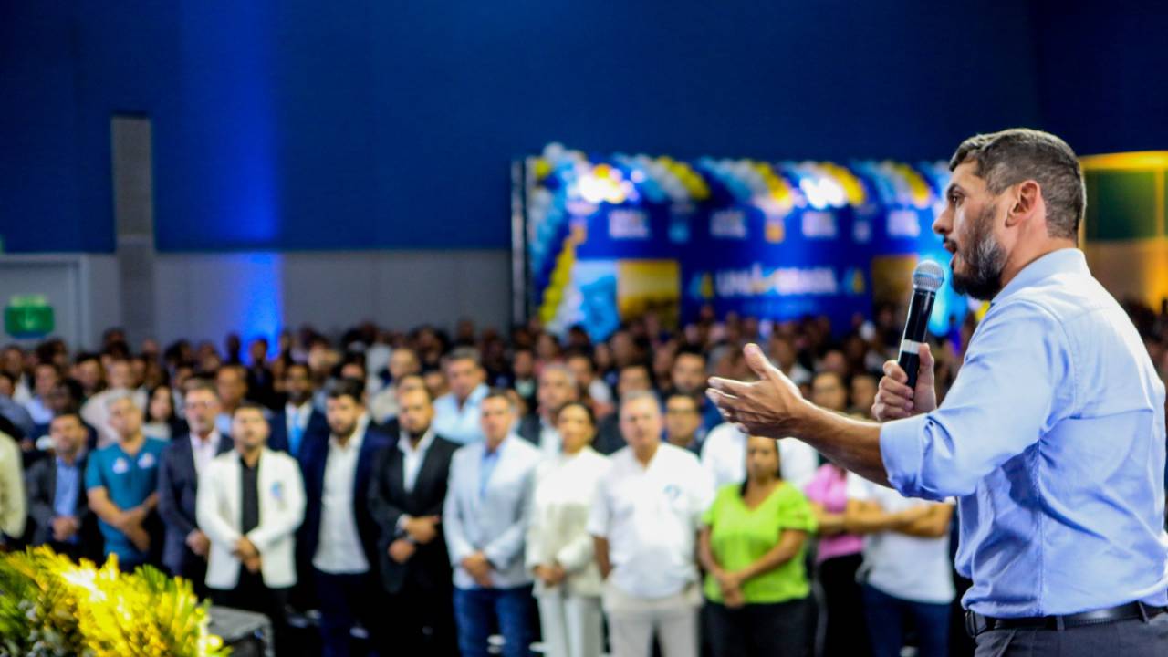 O presidente da Assembleia do Rio, Rodrigo Bacellar, em seu evento de filiação ao União Brasil