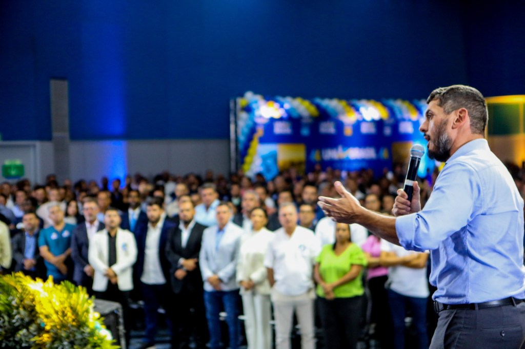 O presidente da Assembleia do Rio, Rodrigo Bacellar, em seu evento de filiação ao União Brasil