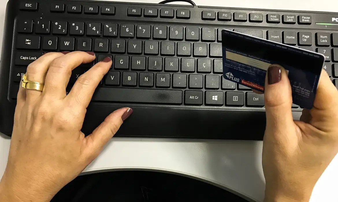 Novas modalidades de estelionato, como clonagem de celular, fraudes bancárias na internet e roubo de dados bancários tiveram alta significativa