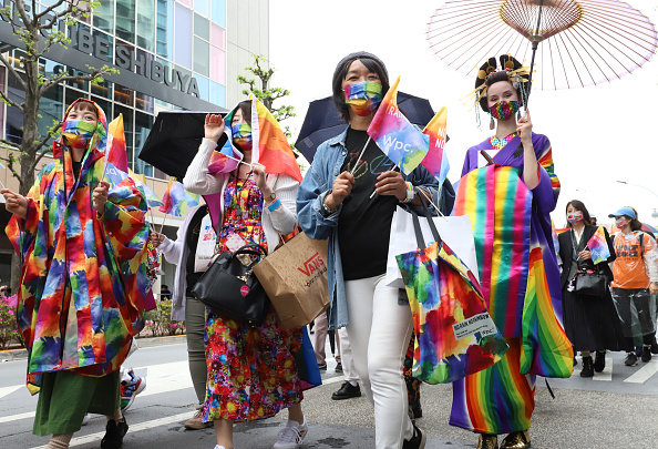Manifestantes durante a "marcha do orgulho" em apoio à comunidade LGBTQIA+, em Tóquio. 24/04/2022