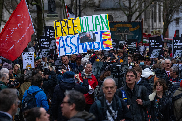 Manifestação contra a prisão do jornalista Julian Assange em frente à Alta Corte de Justiça de Londres, no Reino Unido. 21/02/2024