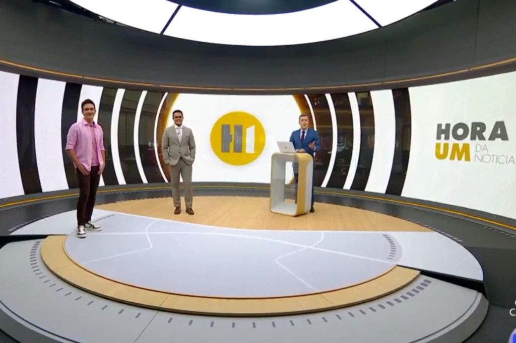O telejornal Hora Um, com os jornalistas Alessandro Jodar, Marcelo Pereira e Roberto Kovalick