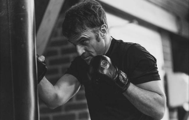 macron-boxe-2 O presidente da França, Emmanuel Macron, divulga imagens lutando boxe em meio a subida de tom com a Rússia. 21/03/2024 -