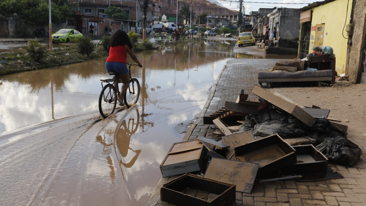 Estragos e prejuízos causados pelas chuvas em Belford Roxo, na Baixada Fluminense, que teve diversos pontos de alagamentos com a enchente do rio Botas