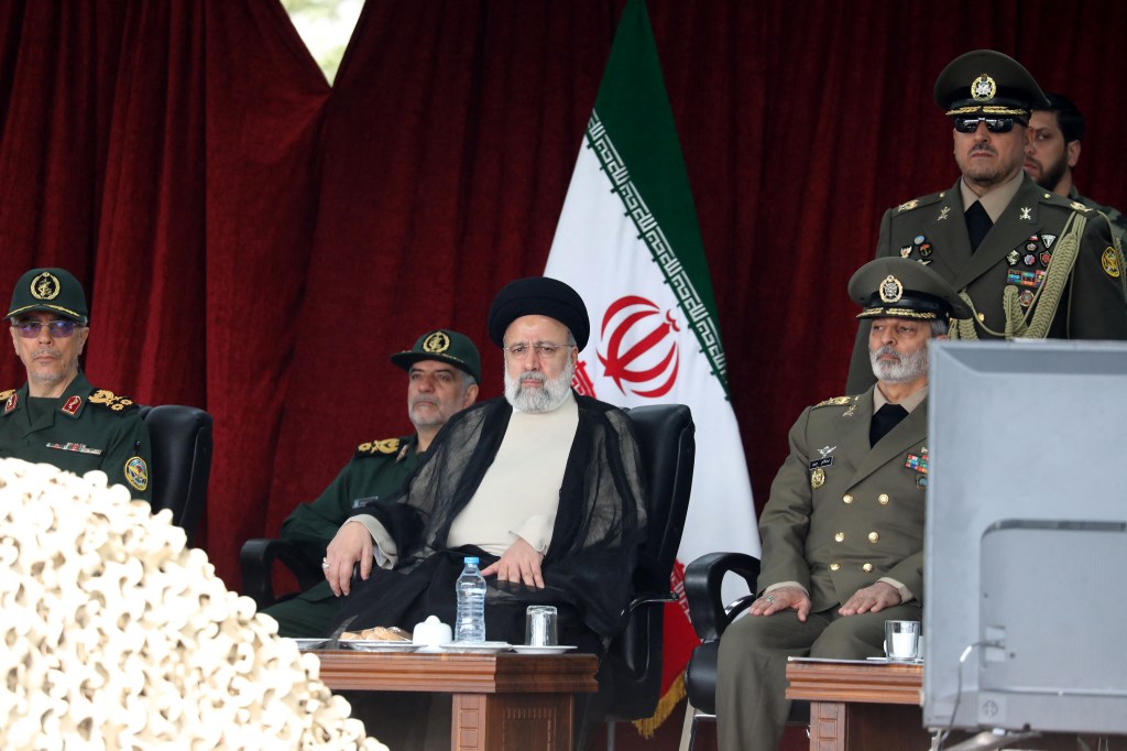 Presidente do Irã, Ebrahim Raisi, durante cerimônia do dia anual do Exército no Teerã. 17/04/2024