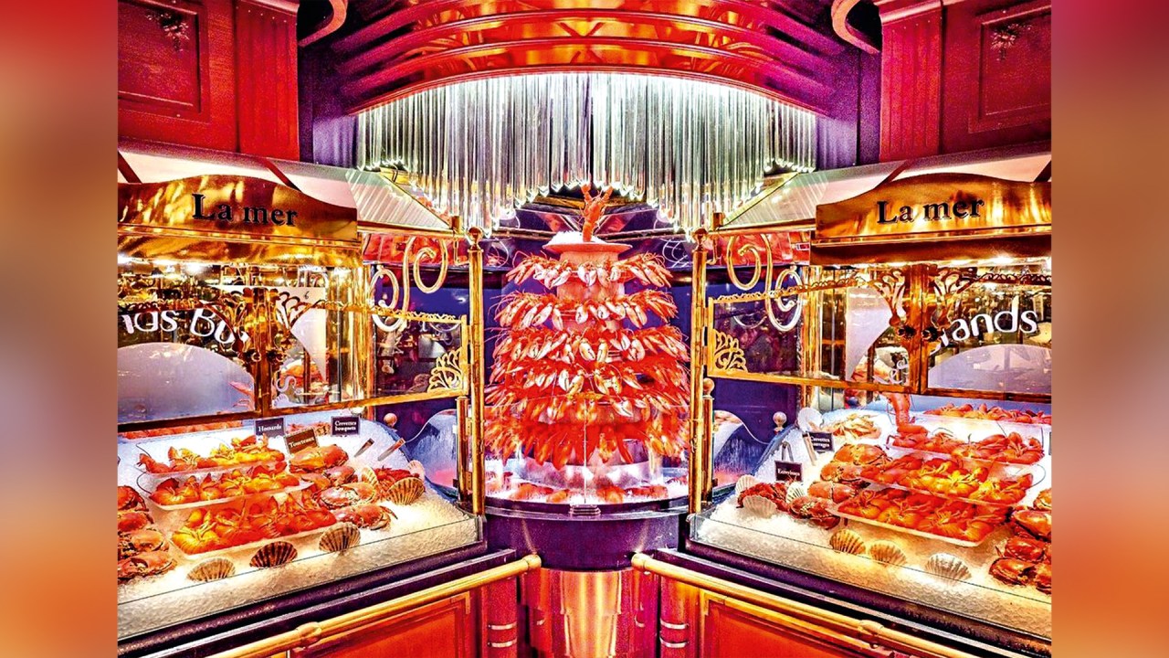 À VONTADE - A torre de lagostas do restaurante Les Grands Buffets, em Narbonne: no menu, apenas receitas francesas