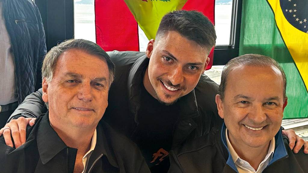 1D-(2)—-363505563_231368593192332_1112048624365850248_n_1.jpg AMBIÇÃO - Com o pai e Jorginho Mello: plano é chegar a Brasília em 2026