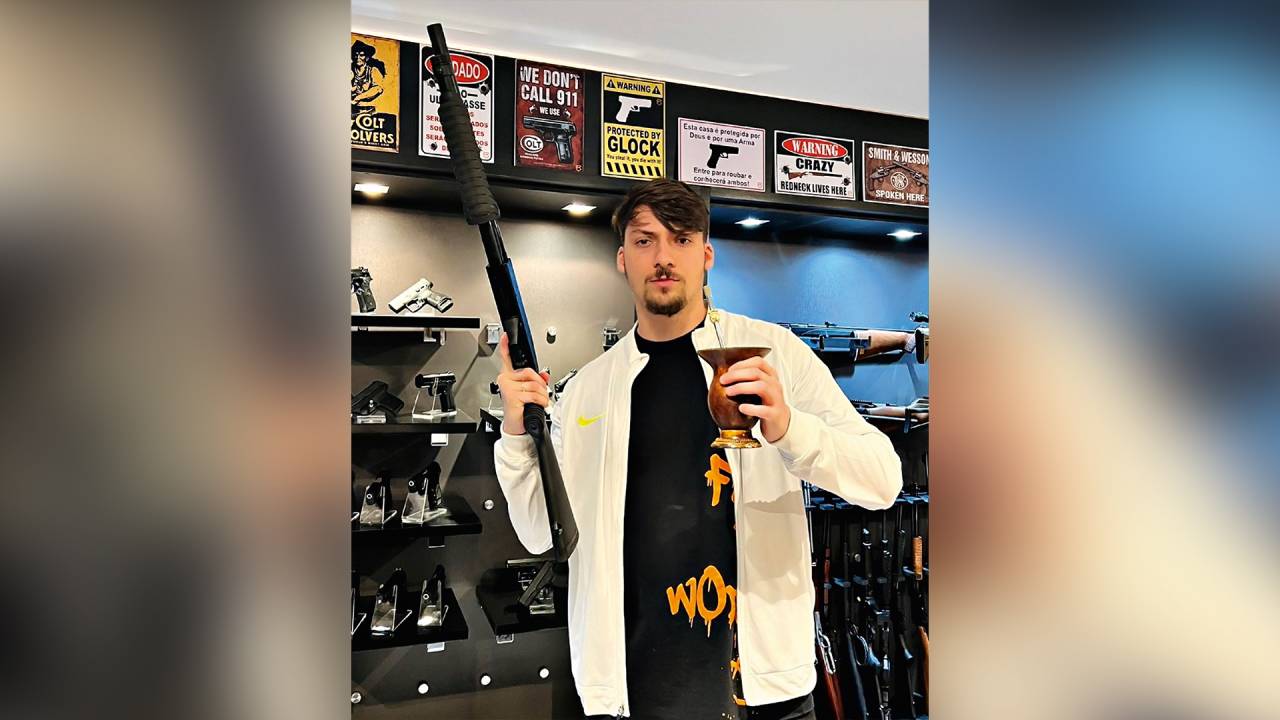 ARMADO - Jair Renan: caçula do clã Bolsonaro reutiliza o velho discurso bélico